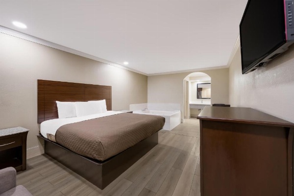 Americas Best Value Inn I-45 / Loop 610 image 12