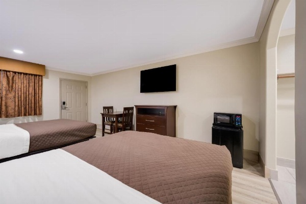 Americas Best Value Inn I-45 / Loop 610 image 14